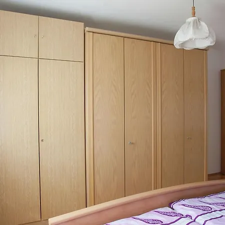 Lejlighed Spacious With Garden Near Forest In Obergude