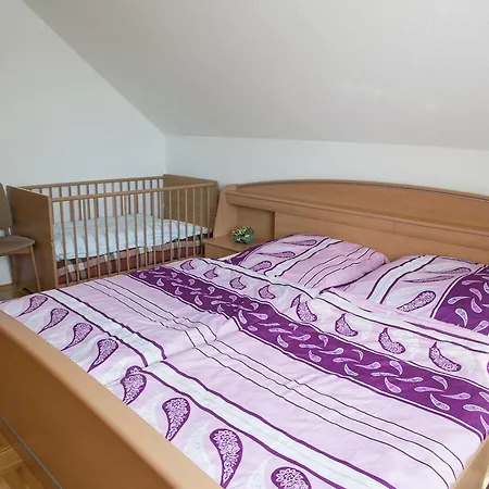 Spacious With Garden Near Forest In * Obergude